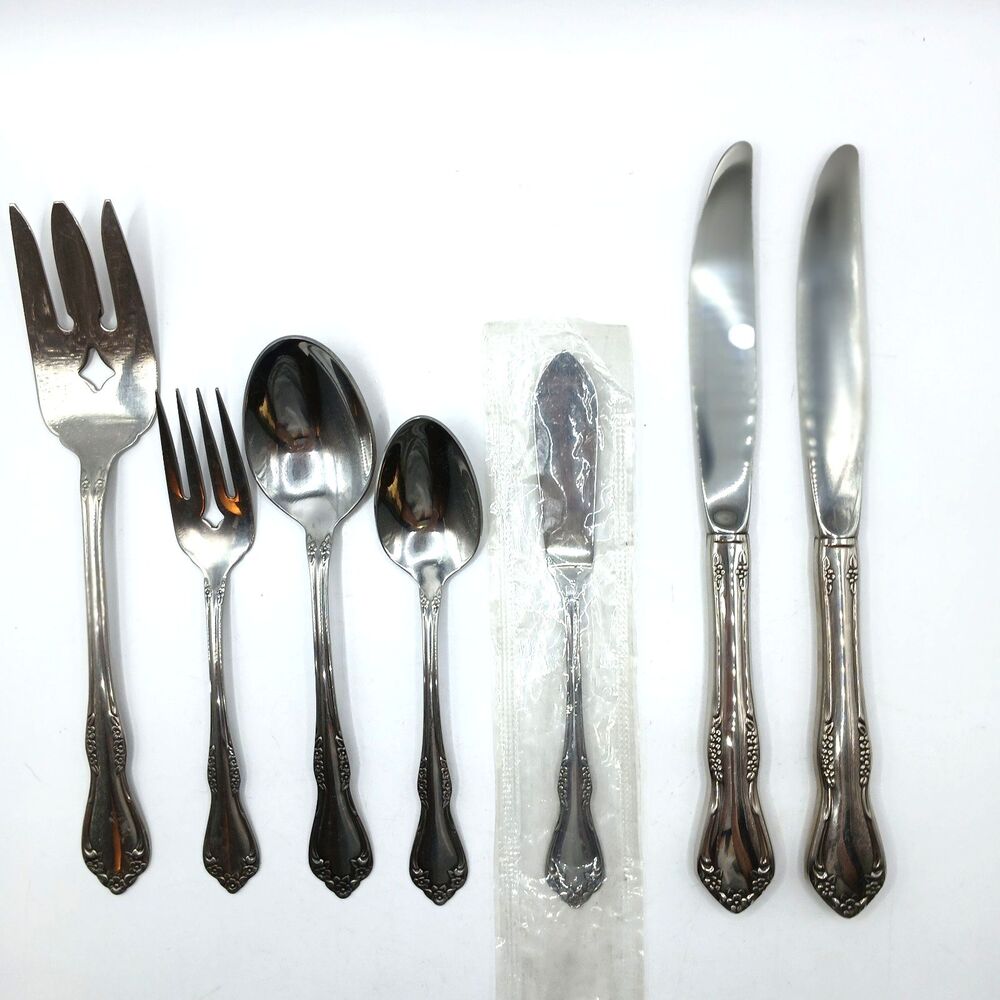 Wm A Rogers Deluxe Oneida Stainless Set of 7 Pieces Serving+ Mansfield Pattern